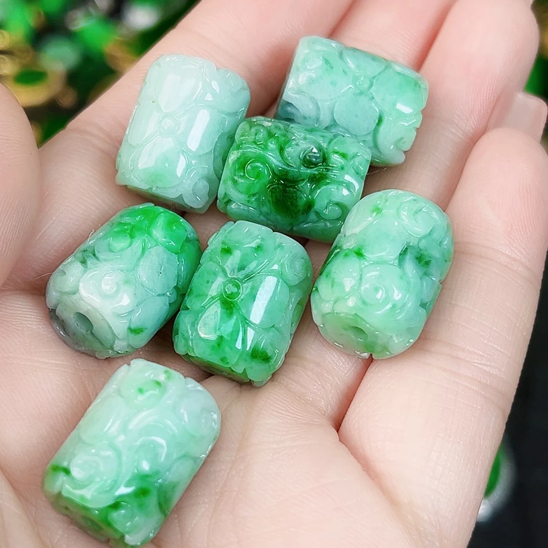 翡翠未镶嵌颈饰多样性