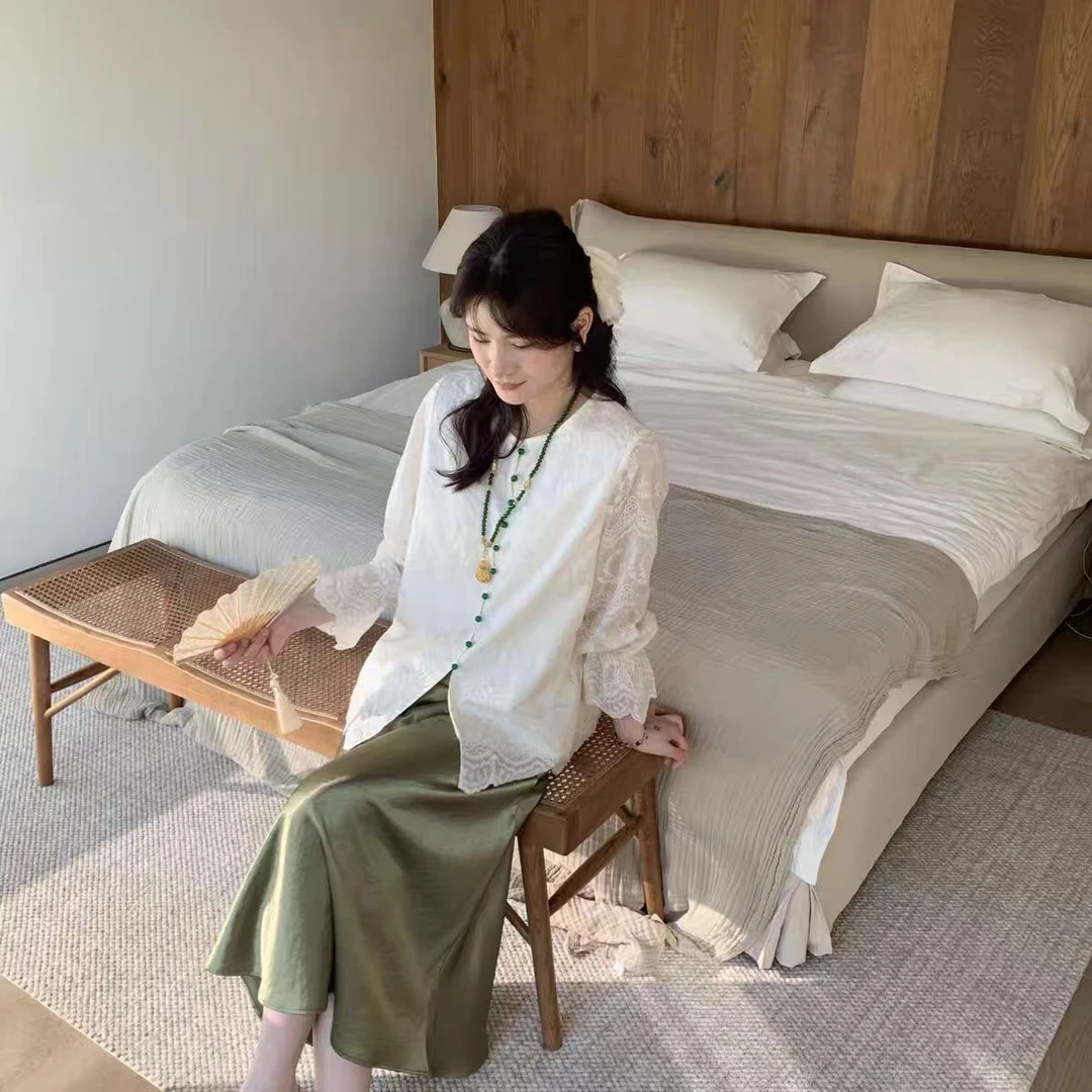 长袖绣花宫廷风蕾丝蕾丝衫上衣提花宽松型圆领中式气质休闲SJ001