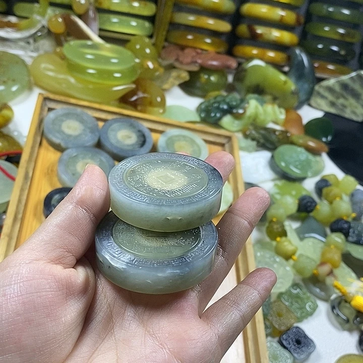静***道蛇纹石玉未镶嵌颈饰