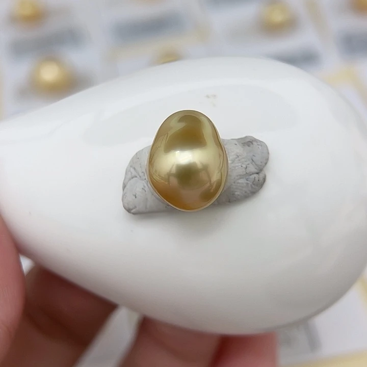 未镶嵌海水珍珠颈饰10.7 金珠 炫绿H8