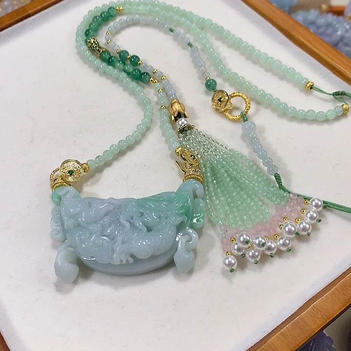 翡翠未镶嵌颈饰翡翠吊坠