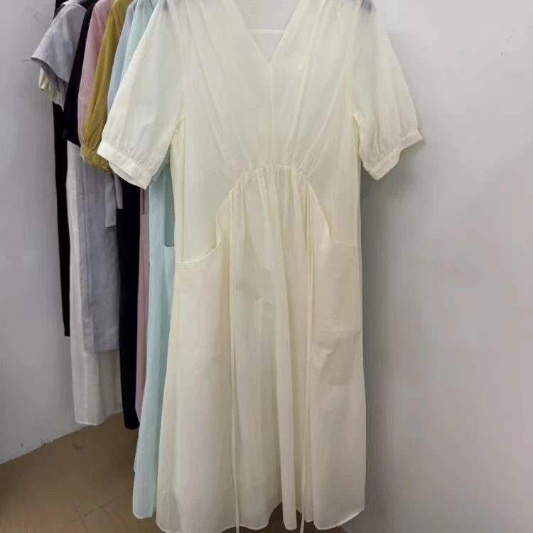519/1607/129-9 法式V领褶皱连衣裙女2025夏季新款显瘦收腰长裙子