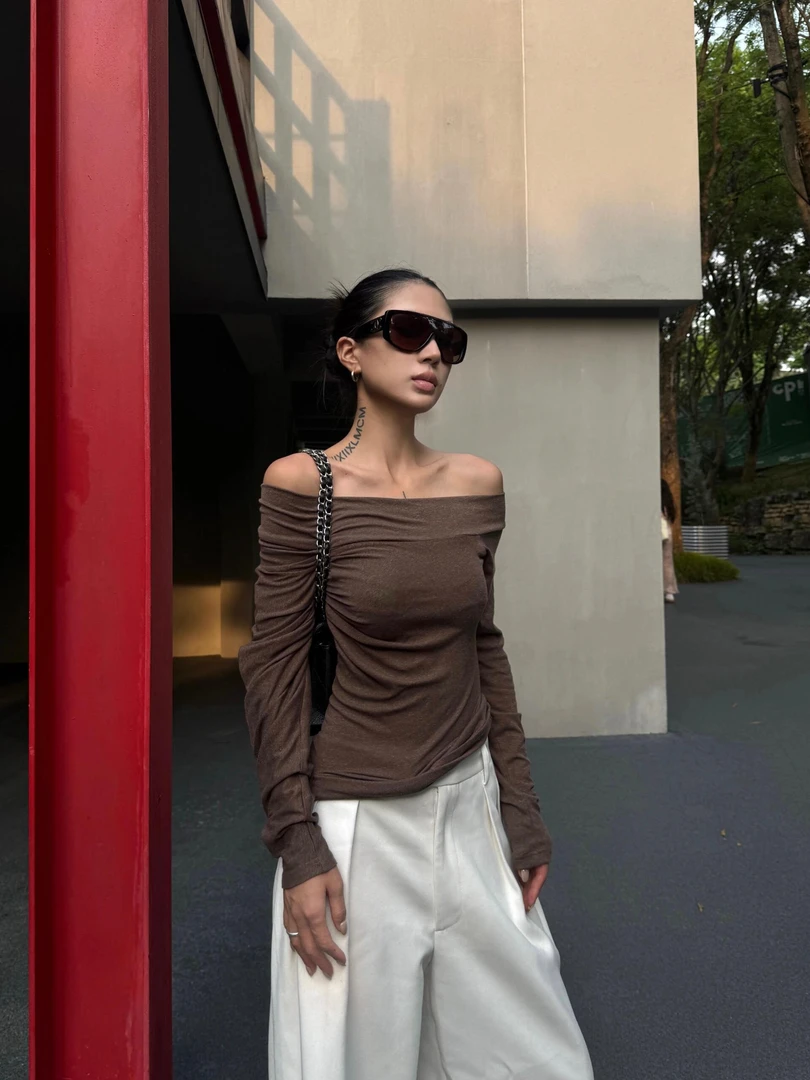 法式辣妹风斜肩长袖t恤女秋季2025新款穿搭设计感修身显瘦上衣潮