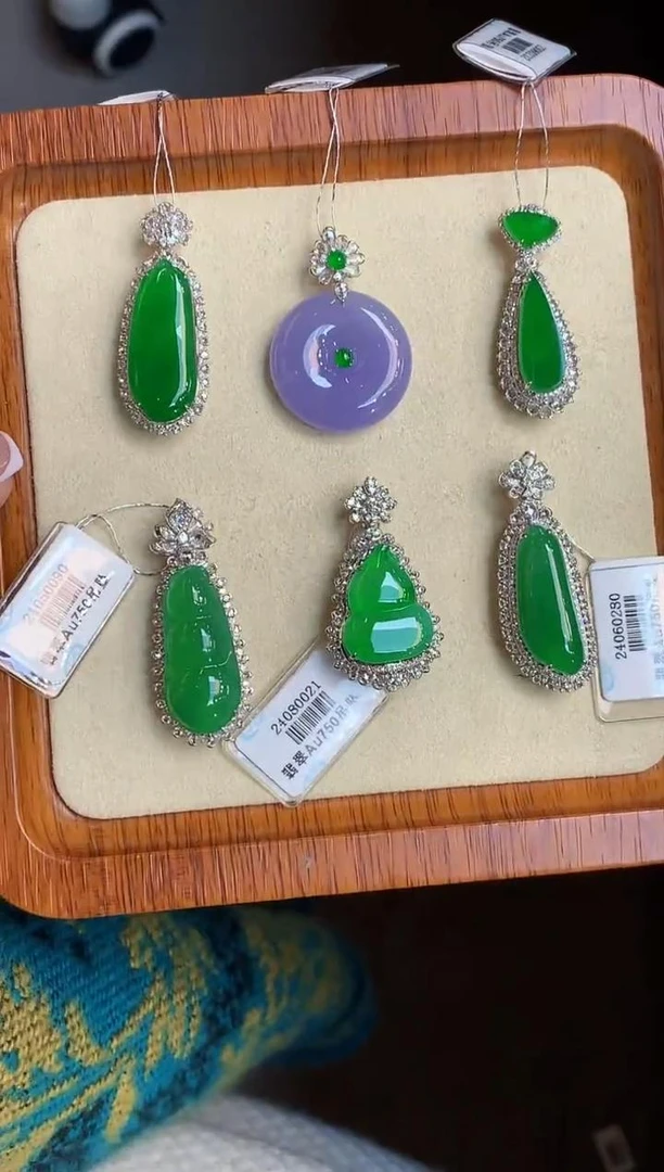 【云中意彩虹盘】18K金镶嵌翡翠吊坠（不含链）多样性发货一件zzw