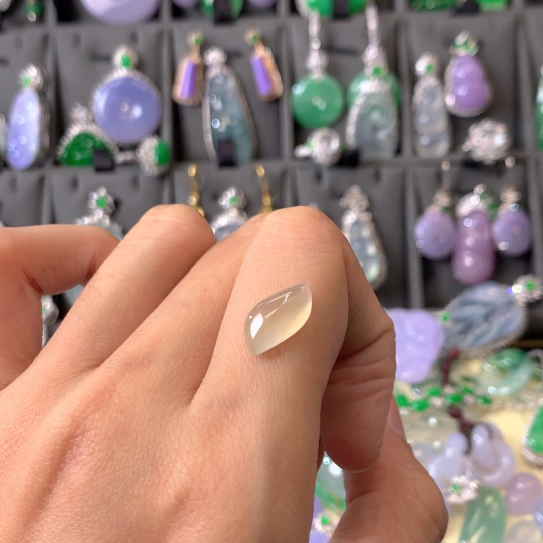 翡翠颈饰未镶嵌裸石