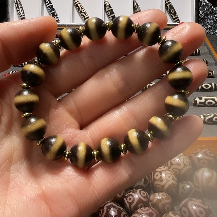 V***)玛瑙/玉髓未镶嵌颈饰