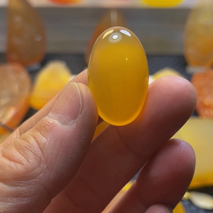 多***运石英质玉未镶嵌旦面