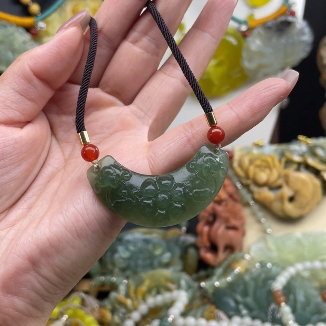 未镶嵌蛇纹石玉颈饰