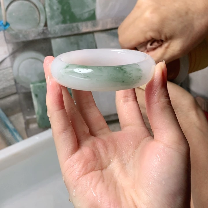 莲***莲定制石英质玉（天山翠）