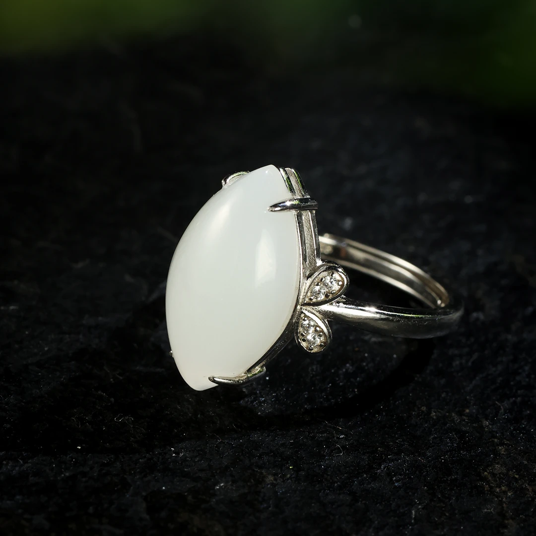 流光溢彩/S925银镶白玉戒指