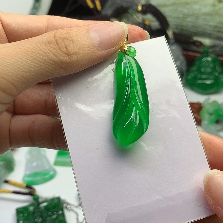 吊坠(赠链)未镶嵌翡翠