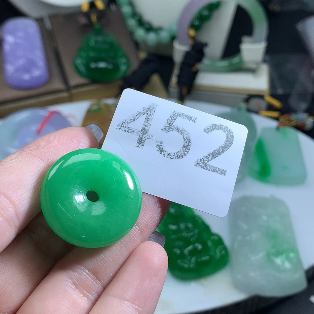 翡翠未镶嵌吊坠(赠链)