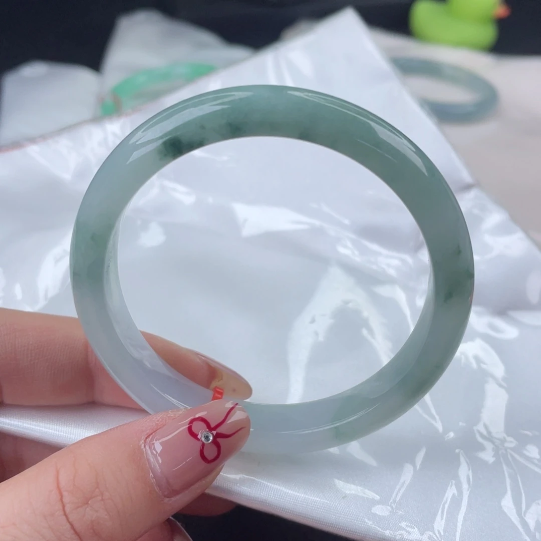 翡翠手镯未镶嵌54口