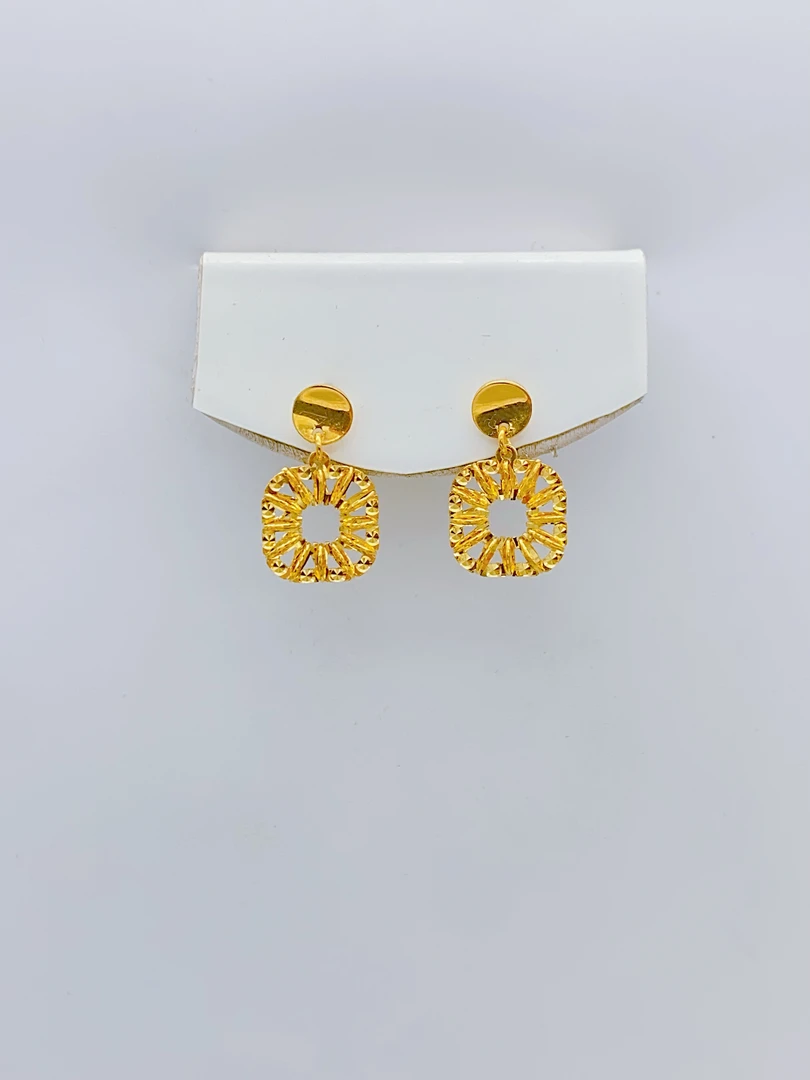 老庙黄金2 足金 精工5G工艺 时尚拉彩镂空方形 直针耳钉 2.02克