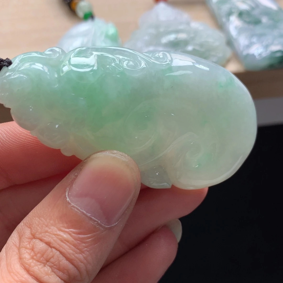 颈饰未镶嵌翡翠吊坠