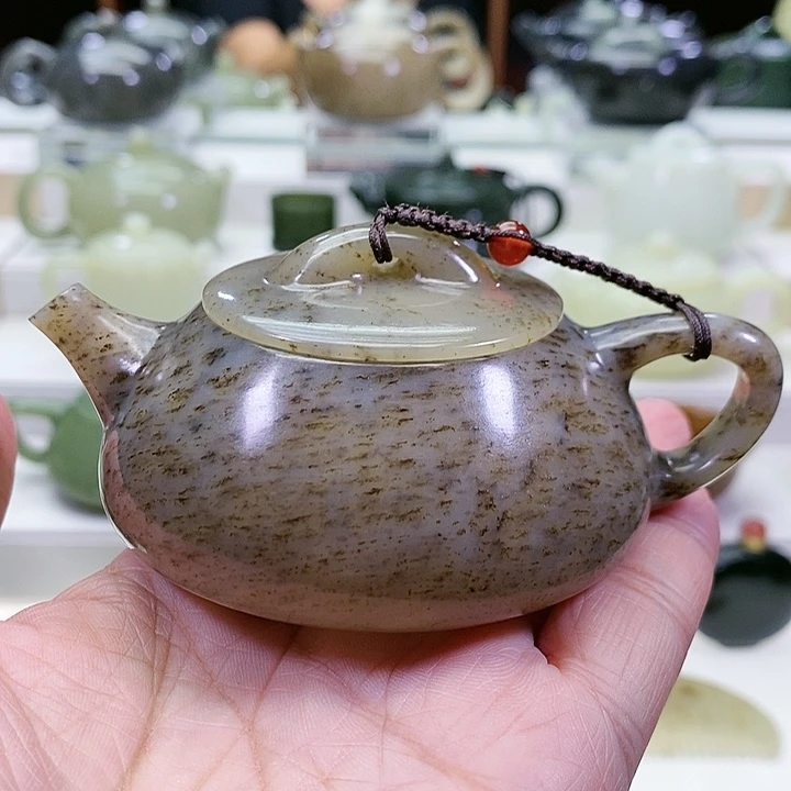 未镶嵌和田玉挂件给****塞茶壶(微瑕)