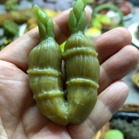 蛇纹石玉未镶嵌摆件文*心