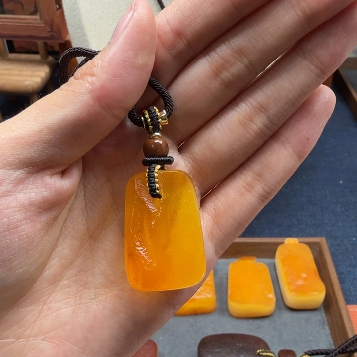 蜜蜡未镶嵌吊坠(赠链)