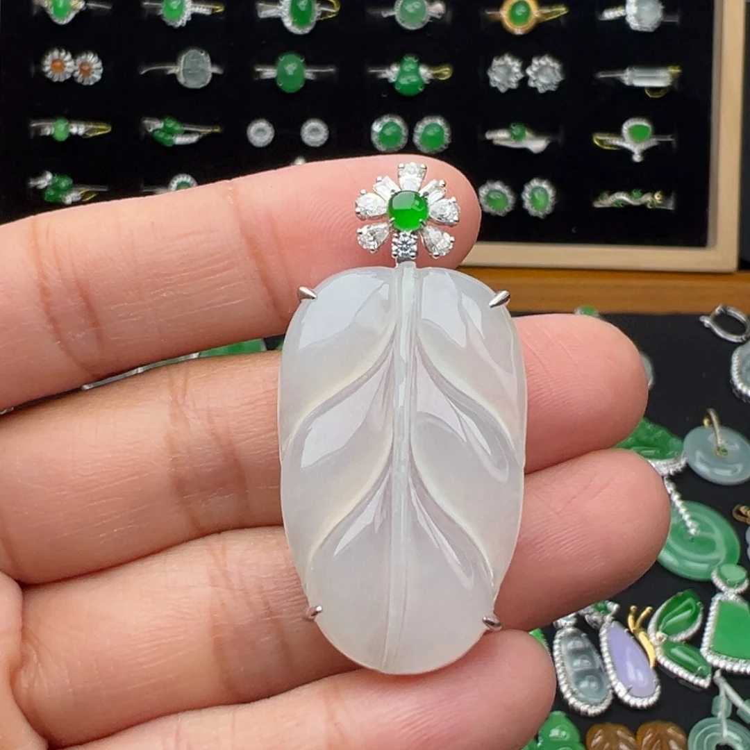 翡翠18K金镶嵌颈饰叶