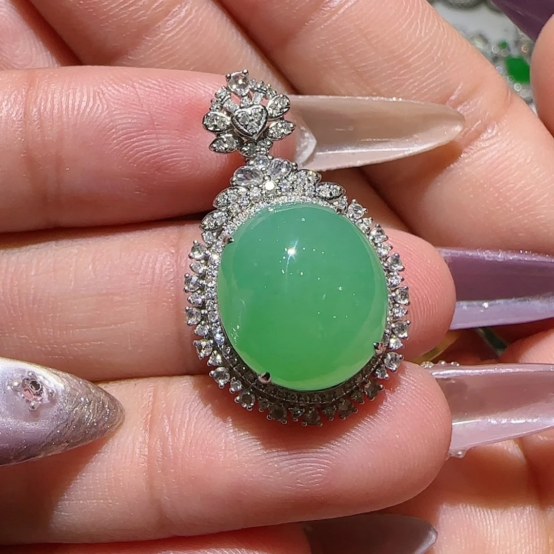 【闪购商品】颈饰18K金镶嵌翡翠天然