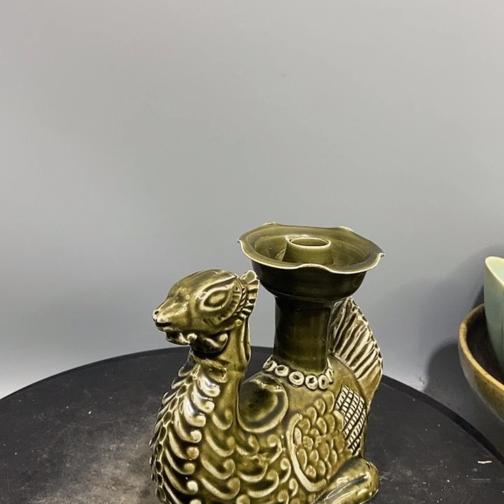 定窑烛台造型美观