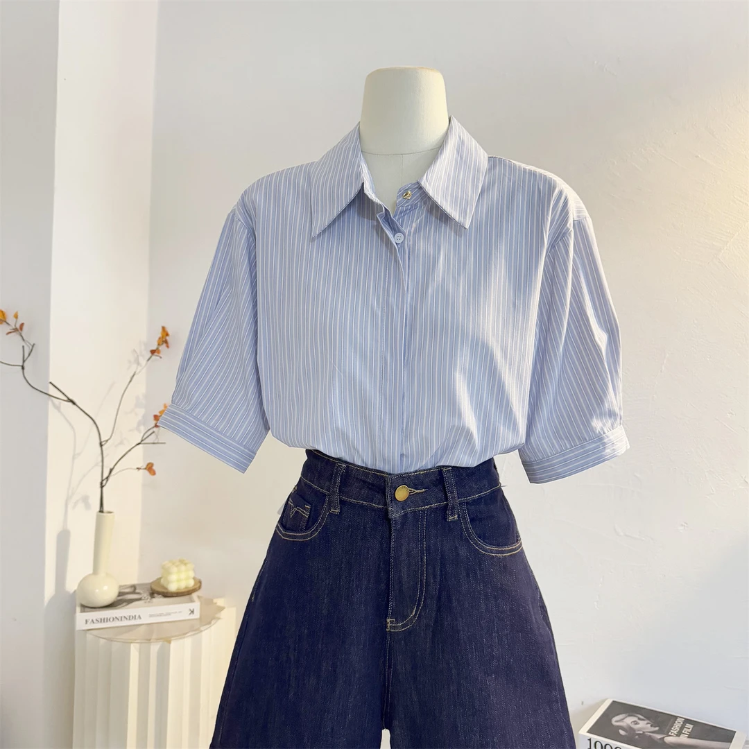 蓝色翻领条纹短袖衬衫女2025夏新款宽松显瘦法式通勤衬衣职业上衣