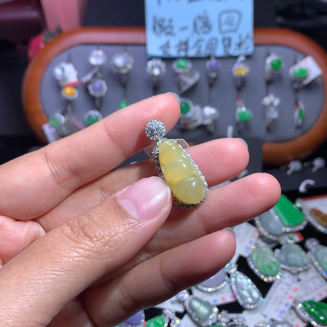 翡翠颈饰银S925镶嵌天然翡翠A货缅料黄翡福豆吊坠
