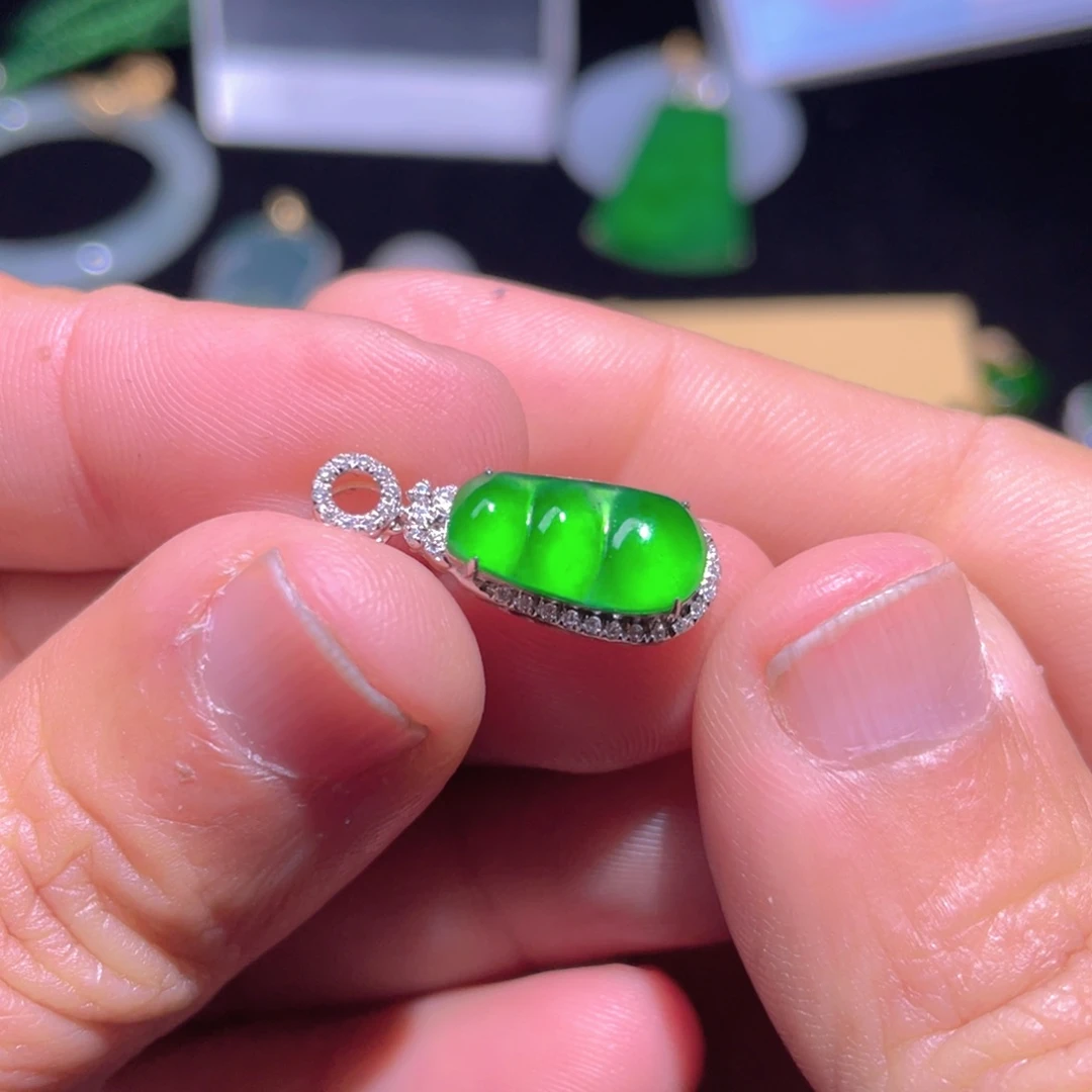 翡翠颈饰18K金镶嵌翡翠