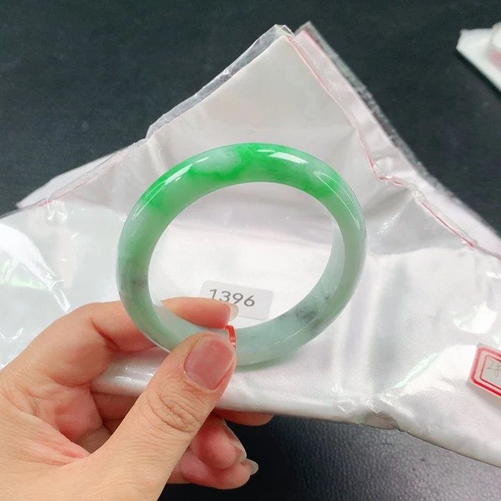 翡翠手镯未镶嵌03。