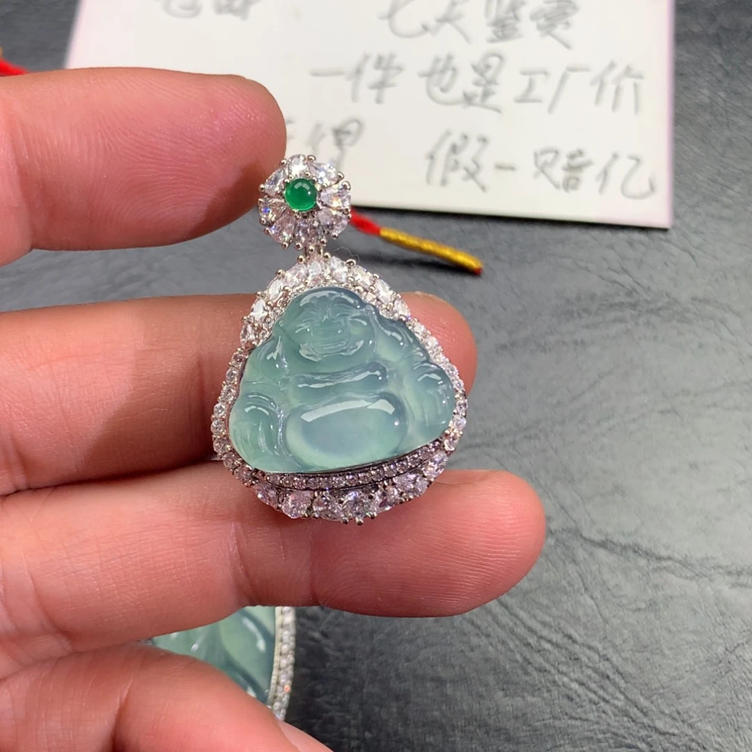 翡翠颈饰未镶嵌佛公