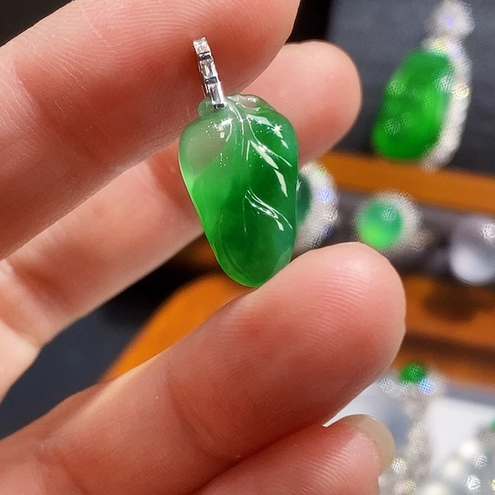吊坠(不含链)18K金镶嵌翡翠