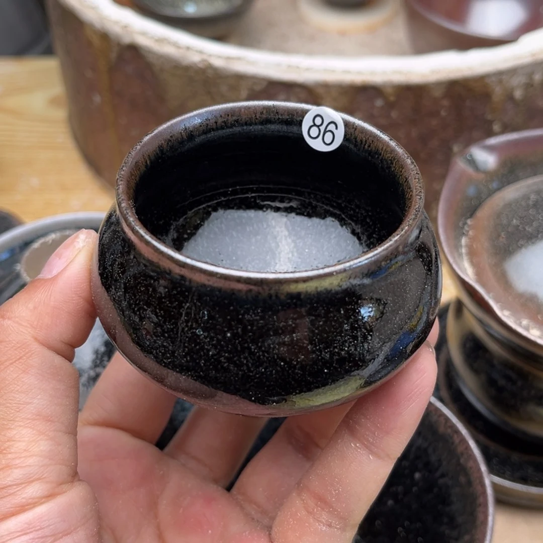 茶盏义兴龙窑坚持真柴烧气孔