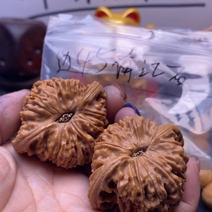 咩***咩文玩核桃吊坠南江石