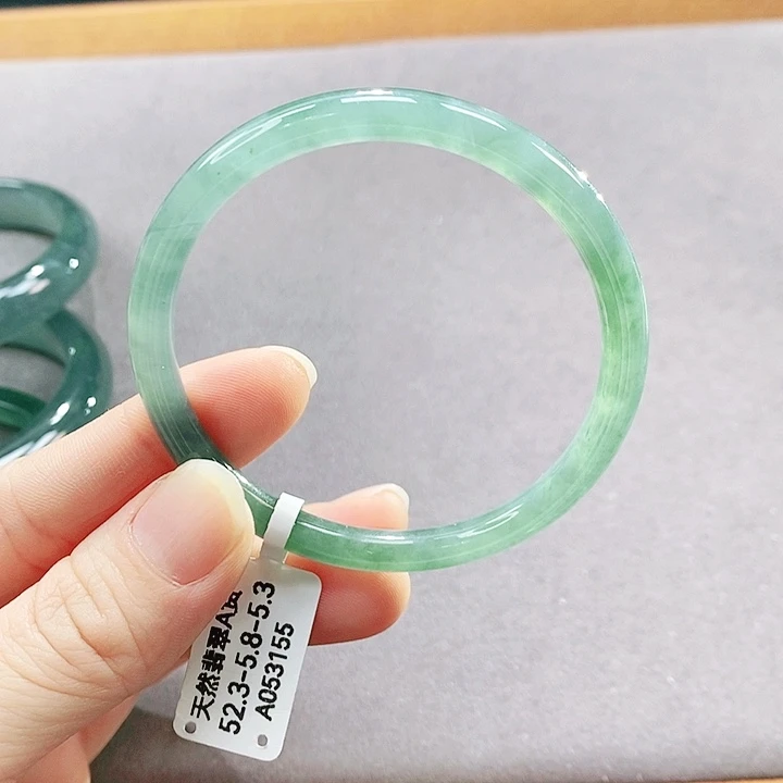 翡翠未镶嵌手镯（圆镯）