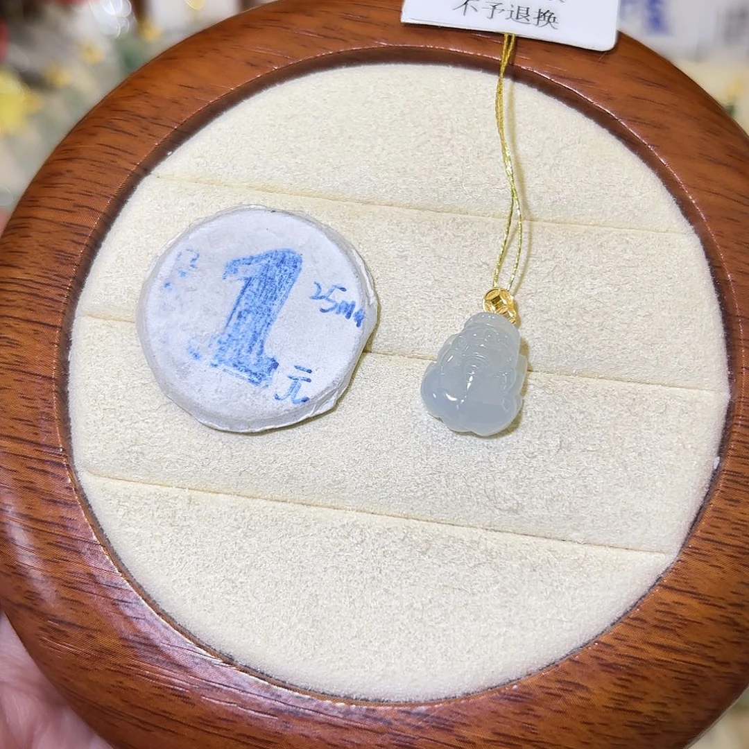 翡翠18K金镶嵌颈饰貔貅