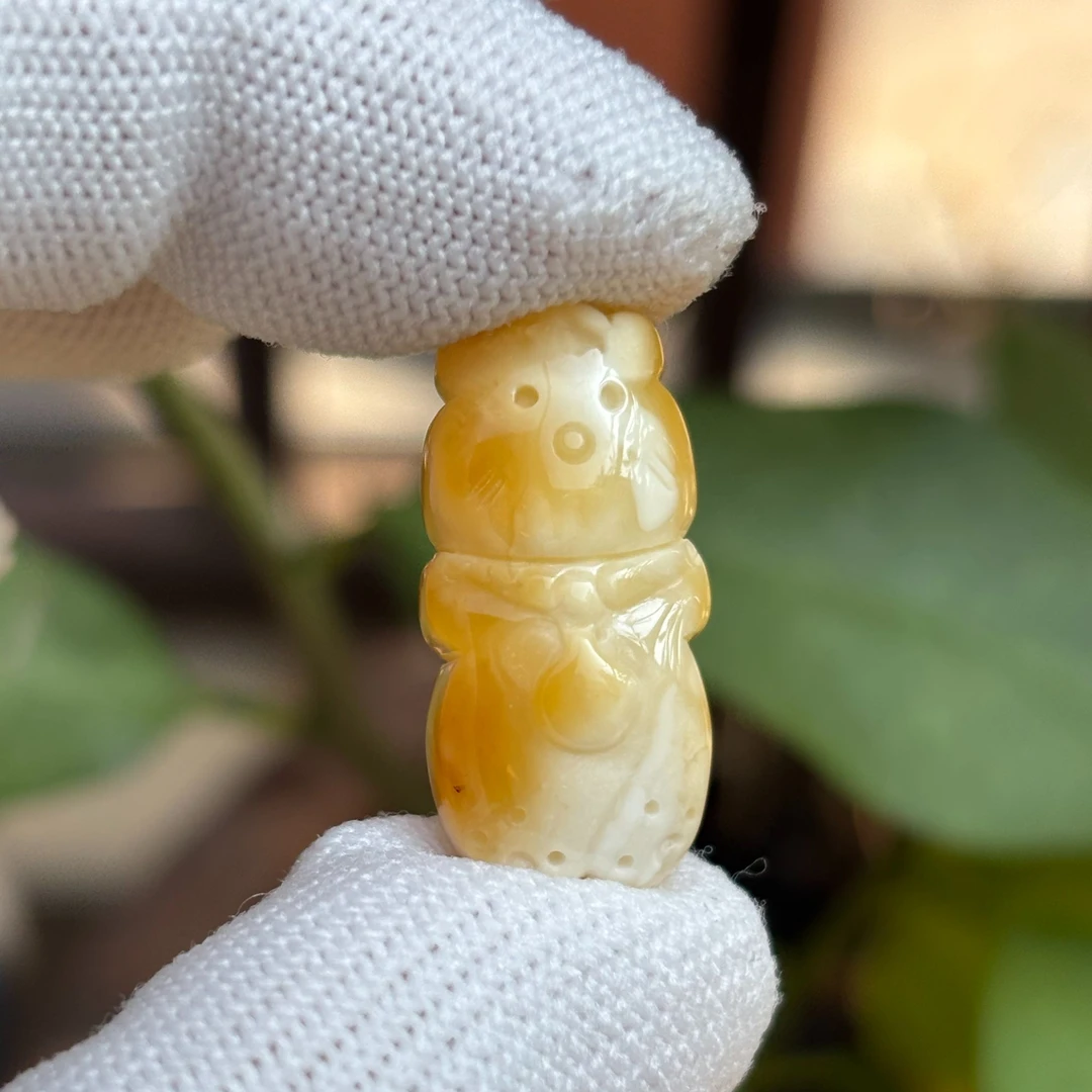 5186天然蜜蜡琥珀兔子配饰12.5x16.1x9.9mm