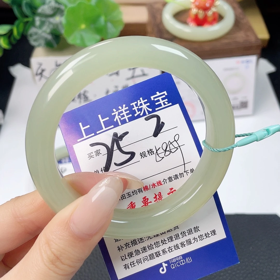 和田玉未镶嵌手镯