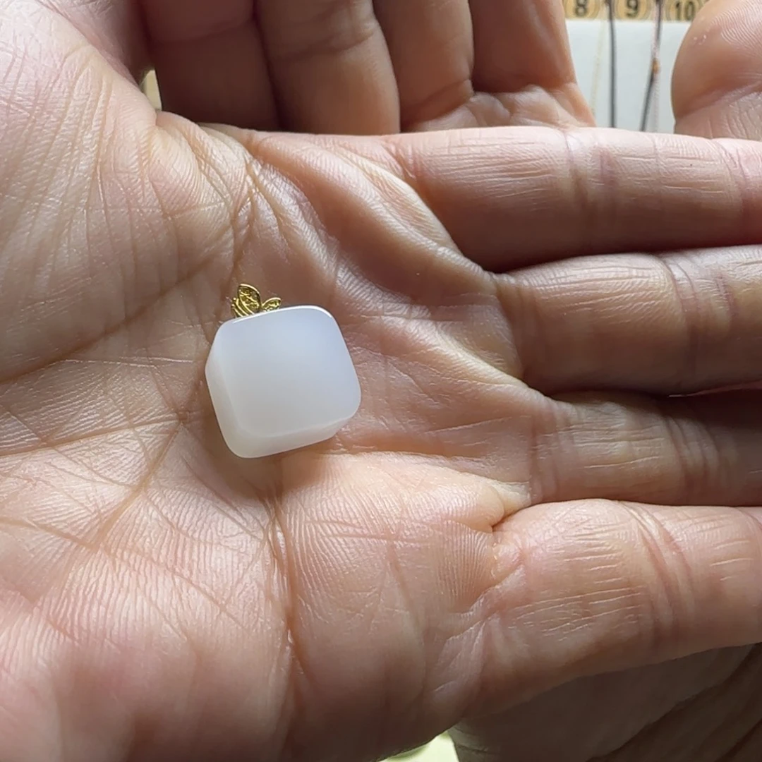 和田玉吊坠(赠链)18K金镶嵌