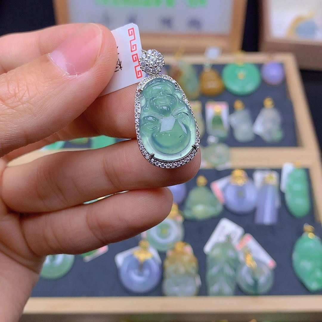 翡翠颈饰未镶嵌翡翠