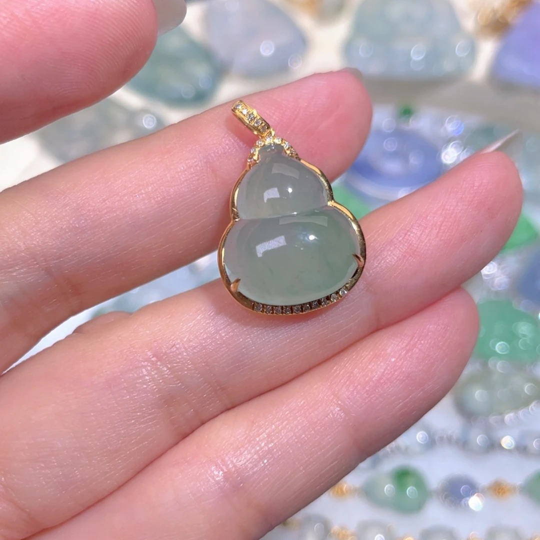 颈饰18K金镶嵌翡翠翡翠