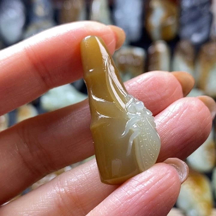 和田玉未镶嵌挂件