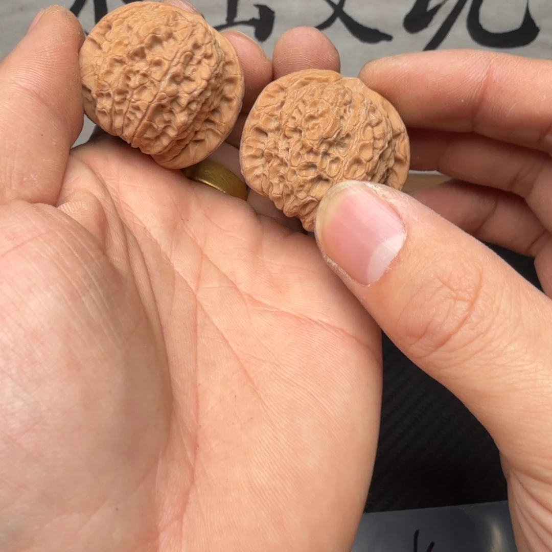 布***格文玩核桃吊坠血麒麟150