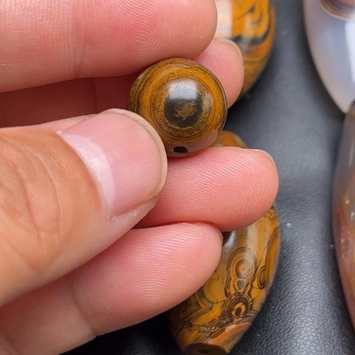 大***文石英质玉未镶嵌颈饰