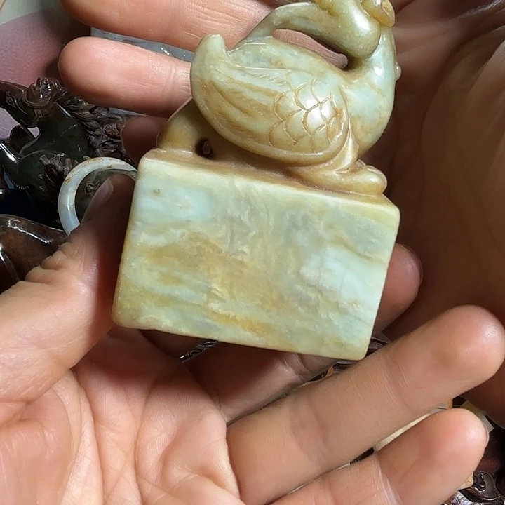 和田玉未镶嵌把件