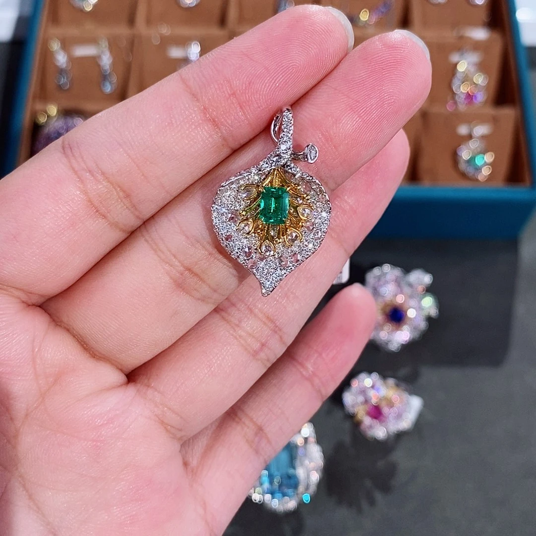 18K金镶嵌祖母绿颈饰吉尔徳巴西无油vvg0.69ct