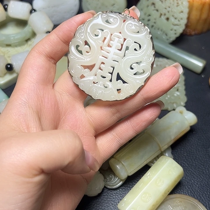 和田玉未镶嵌颈饰