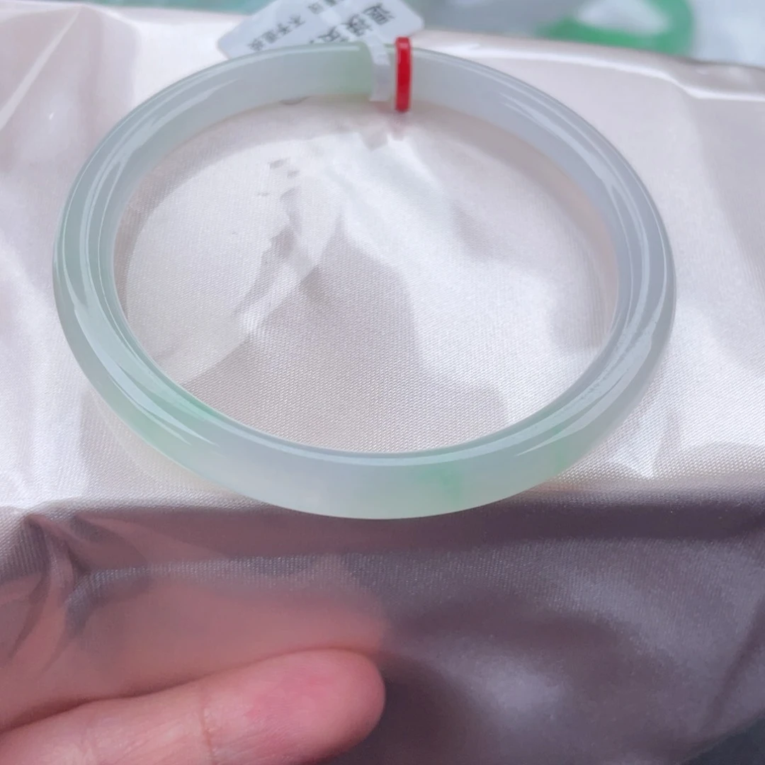 翡翠手镯未镶嵌56圈口