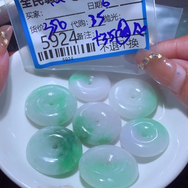 翡翠颈饰未镶嵌⋯