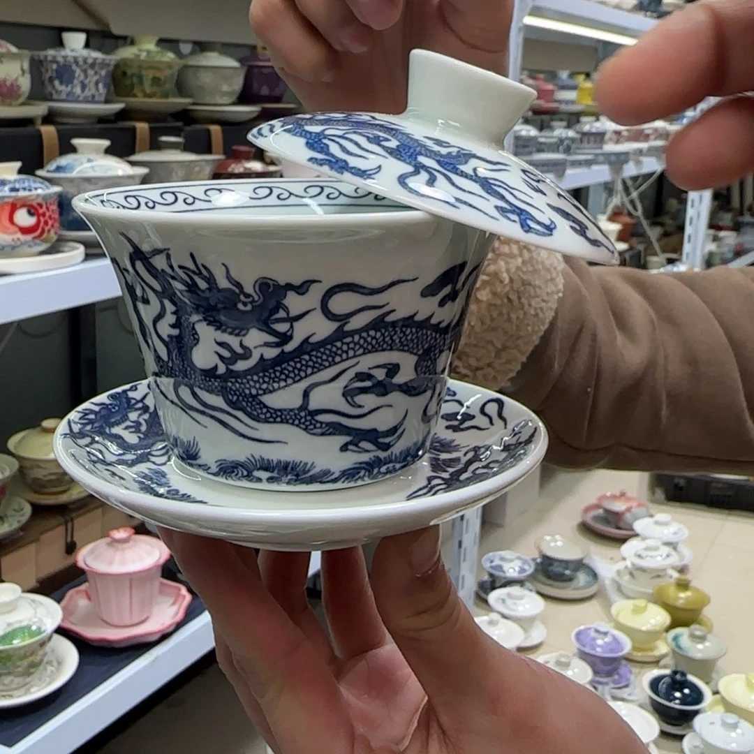 高温下的高温天气使人心情愉悦