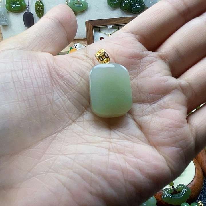 和田玉银S925镀金镶嵌吊坠(不含链)君****忱